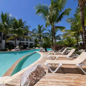 Atmospheric With A Beautiful View Of The Swimming Pool Apartamento
